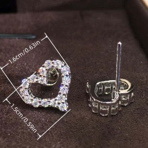 💖 18k White Gold Filled CZ Diamond Heart Earrings - Picture 16 of 16